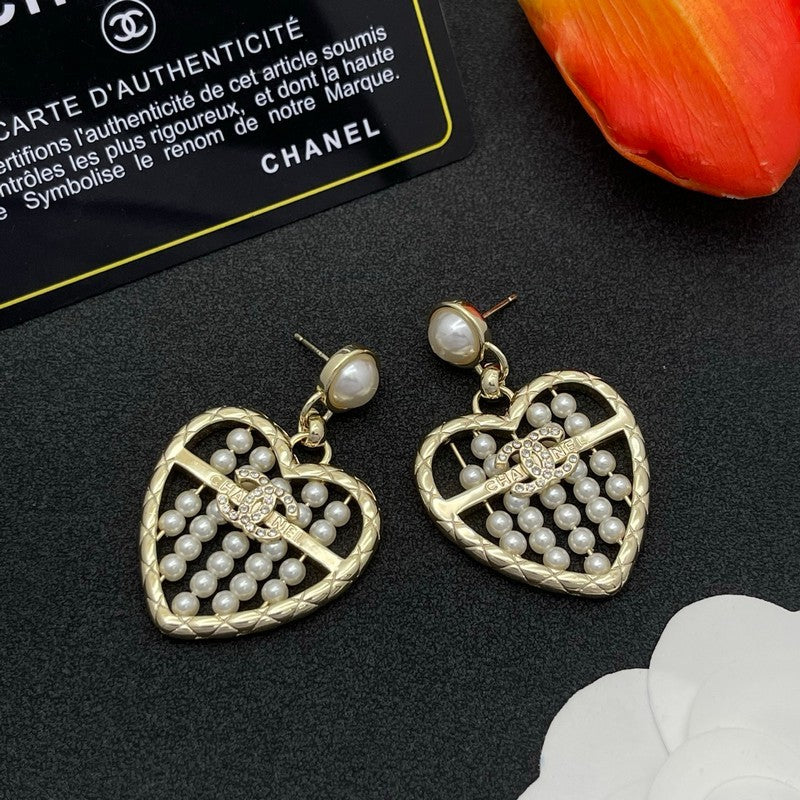 Chanel Gold Heart Pearl 18K Gold Earrings