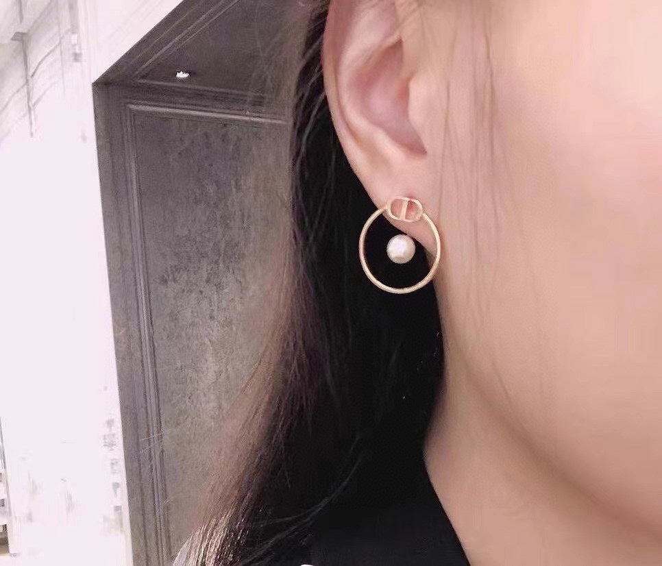 Dior 30 Montaigne Pearls 18K Gold Earrings