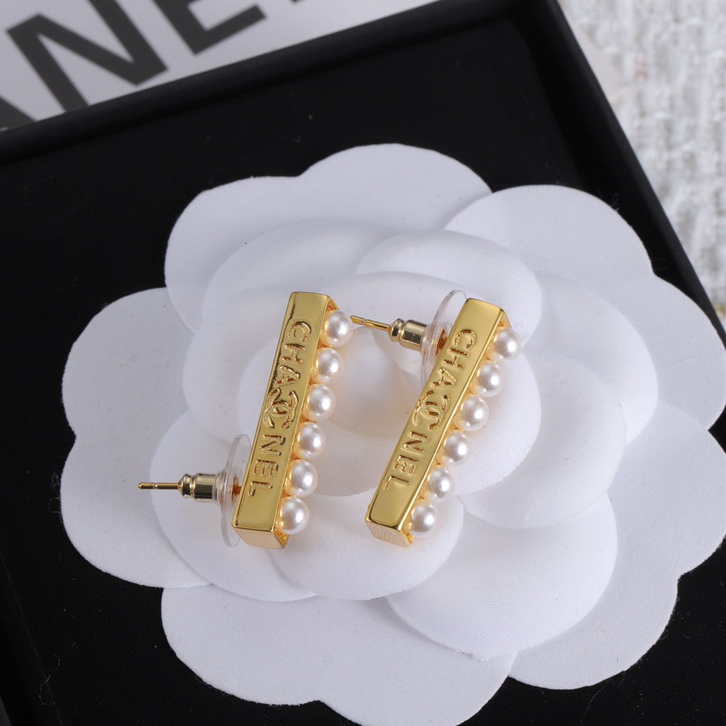 Chanel Pearls 18K Gold Earrings