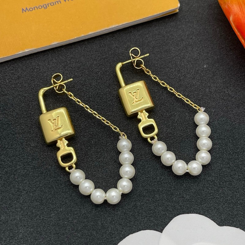 Louis Vuitton Pearl Lock Gold 18K Gold Earrings