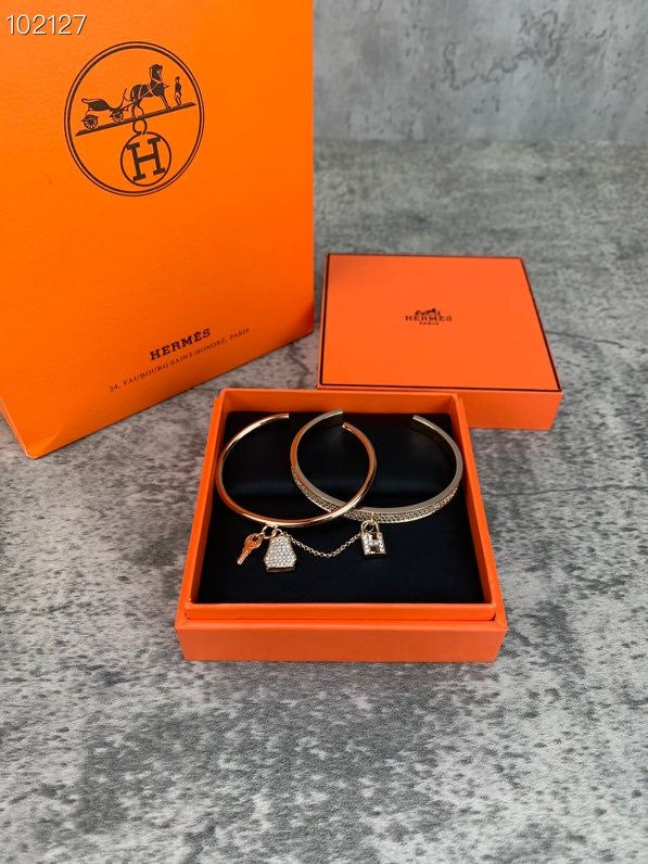 Hermes Kelly Cadenas 18K Gold Bracelet