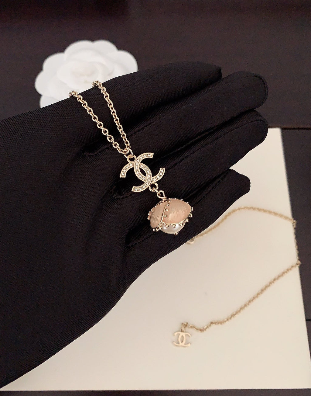 Chanel Pearls Flower 18K Gold Necklace