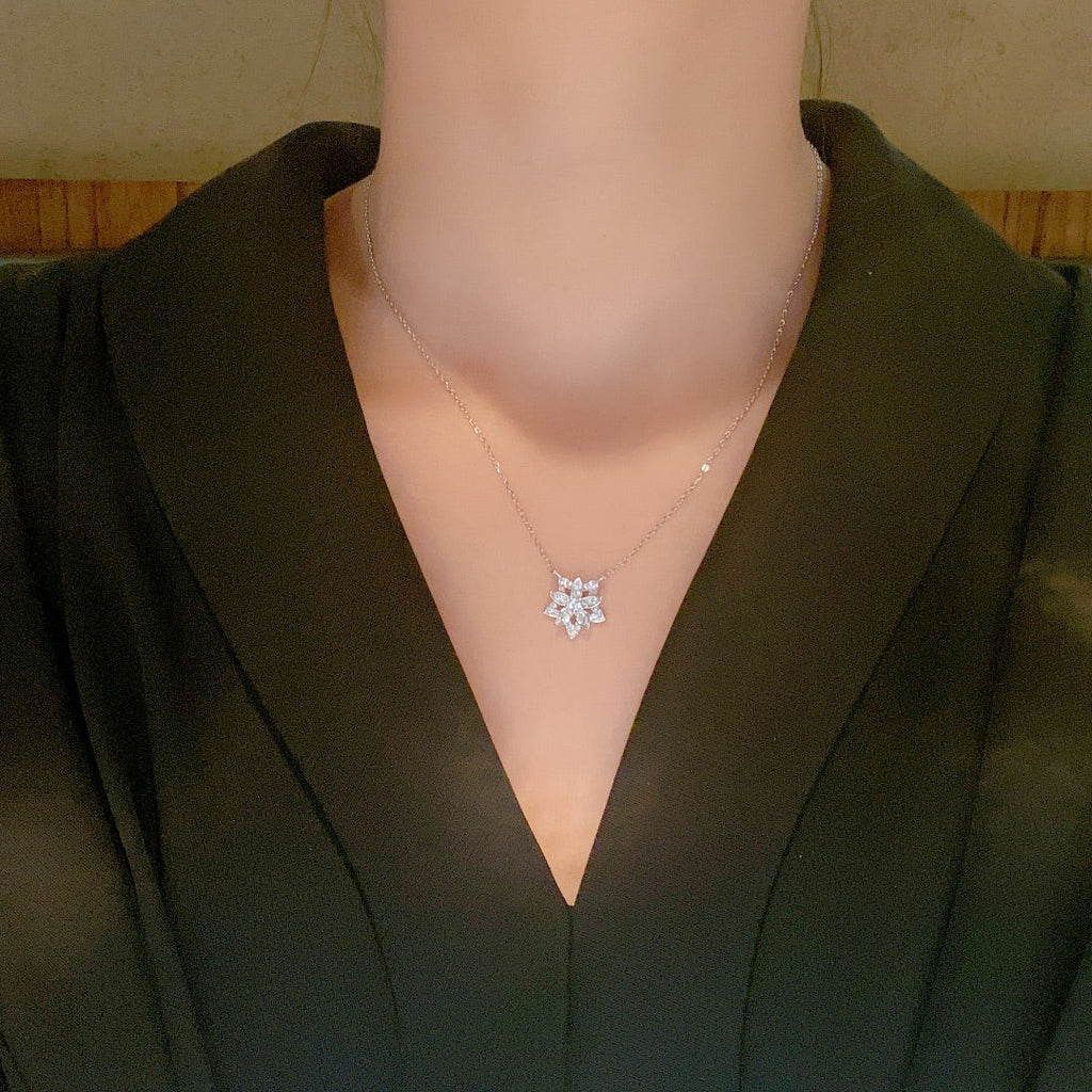 Lotus Openwork Pendant 18K Gold Necklace