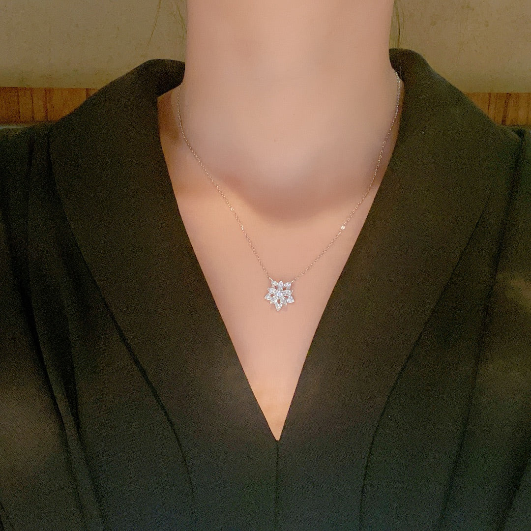 Lotus Openwork Pendant 18K Gold Necklace