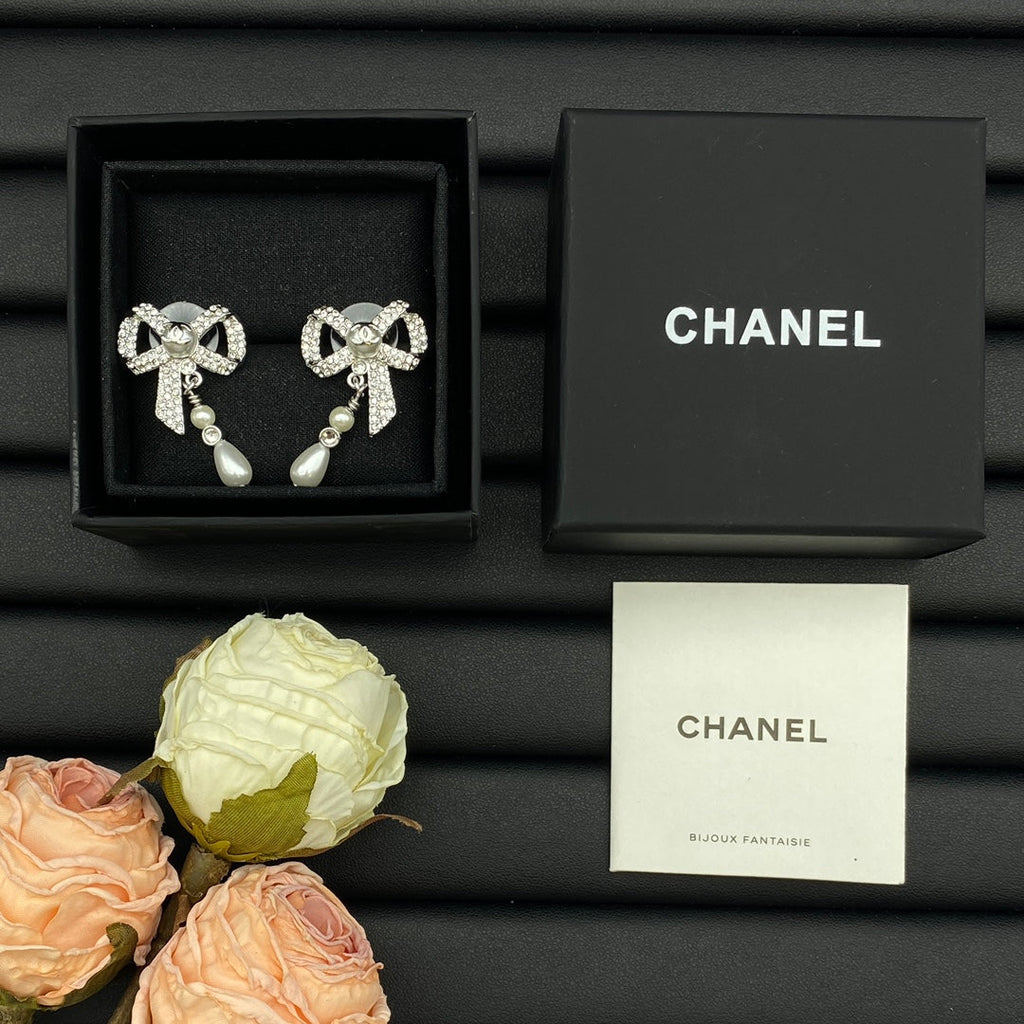 Chanel Butterfly Pearl 18K Gold Earrings