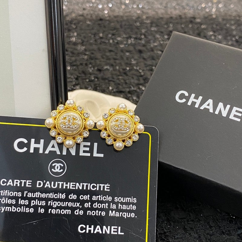 Chanel Pearls 18K Gold Earrings