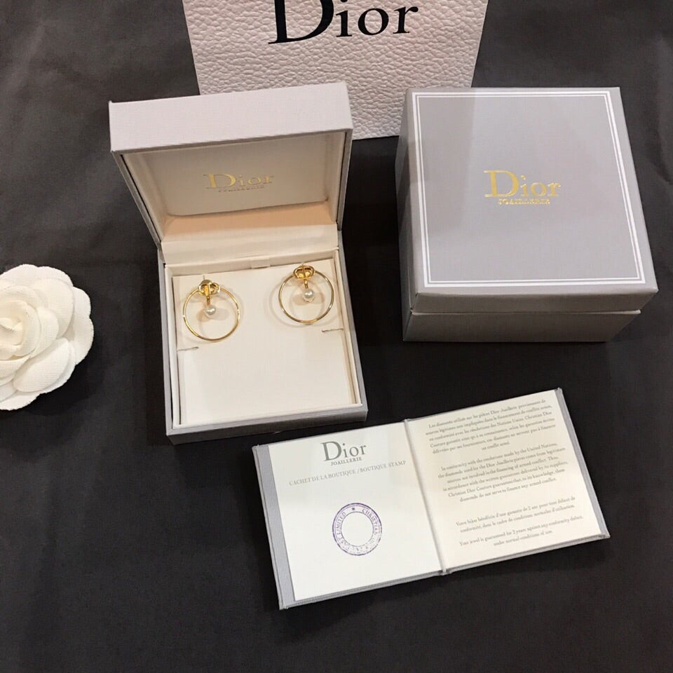 Dior 30 Montaigne Pearl 18K Gold Earrings