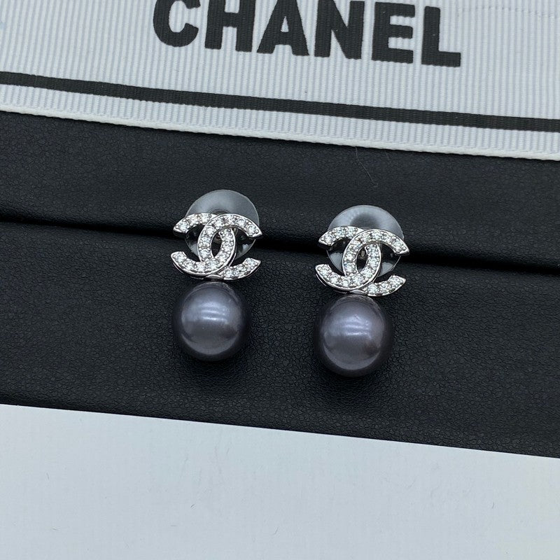 Chanel Pearl Drop Gold 18K Gold Earrings