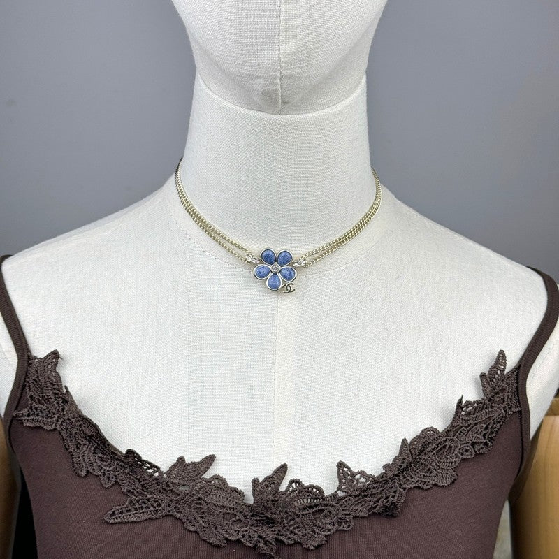 Chanel 26C Blue Flower Choker 18K Gold Necklace