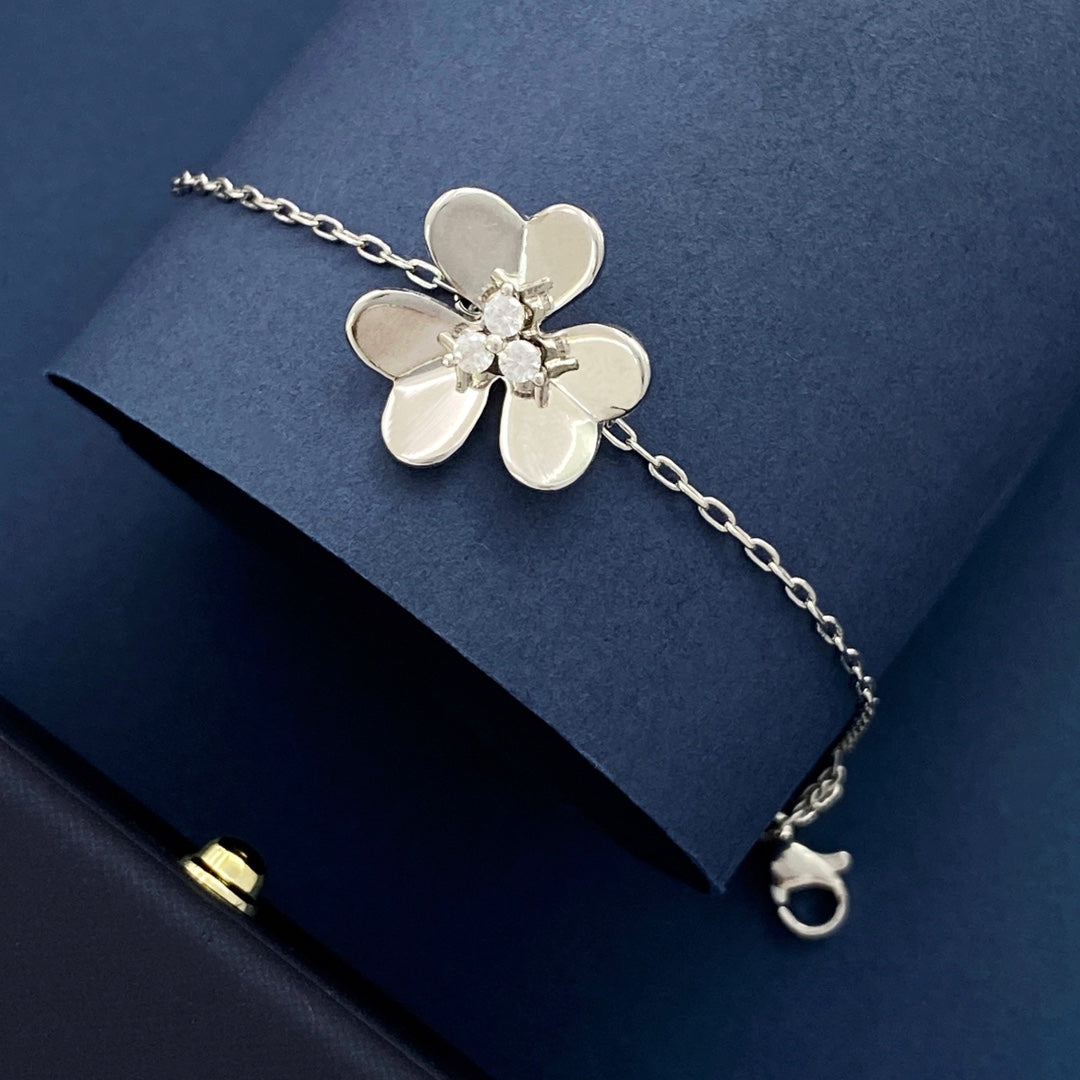 Frivole Medium Clover 18K Gold Bracelet