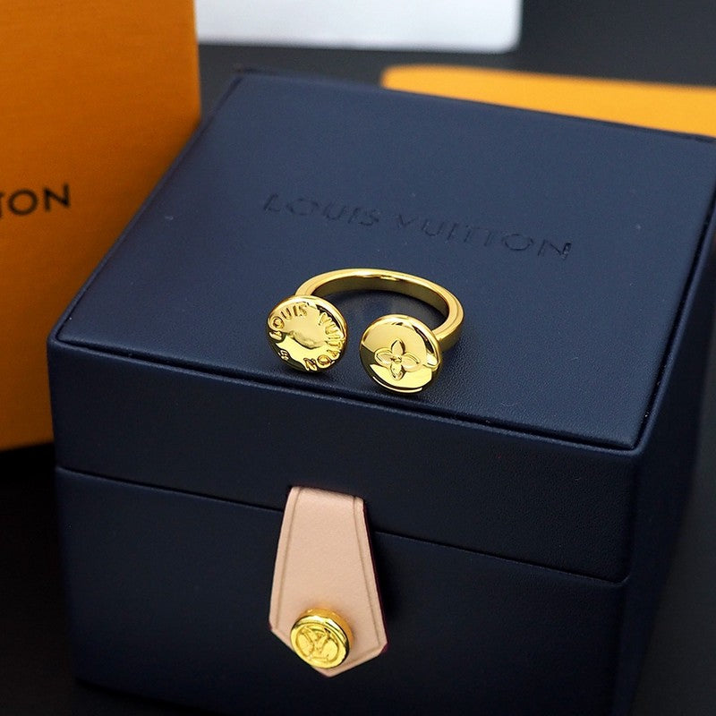 Louis Vuitton Studs 18K Gold Ring