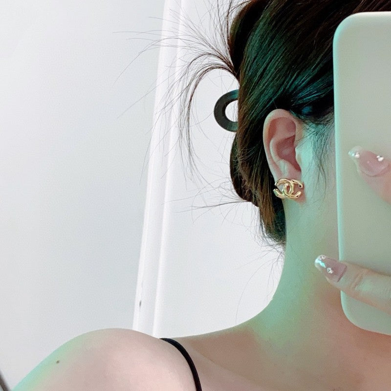 Chanel Gold 18K Gold Earrings
