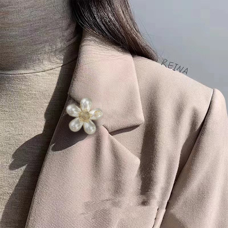 Chanel Pearls 18K Gold Brooch