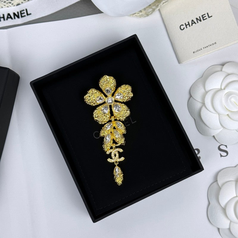 Chanel 26C Flower Crystal Drop Gold 18K Gold Brooch
