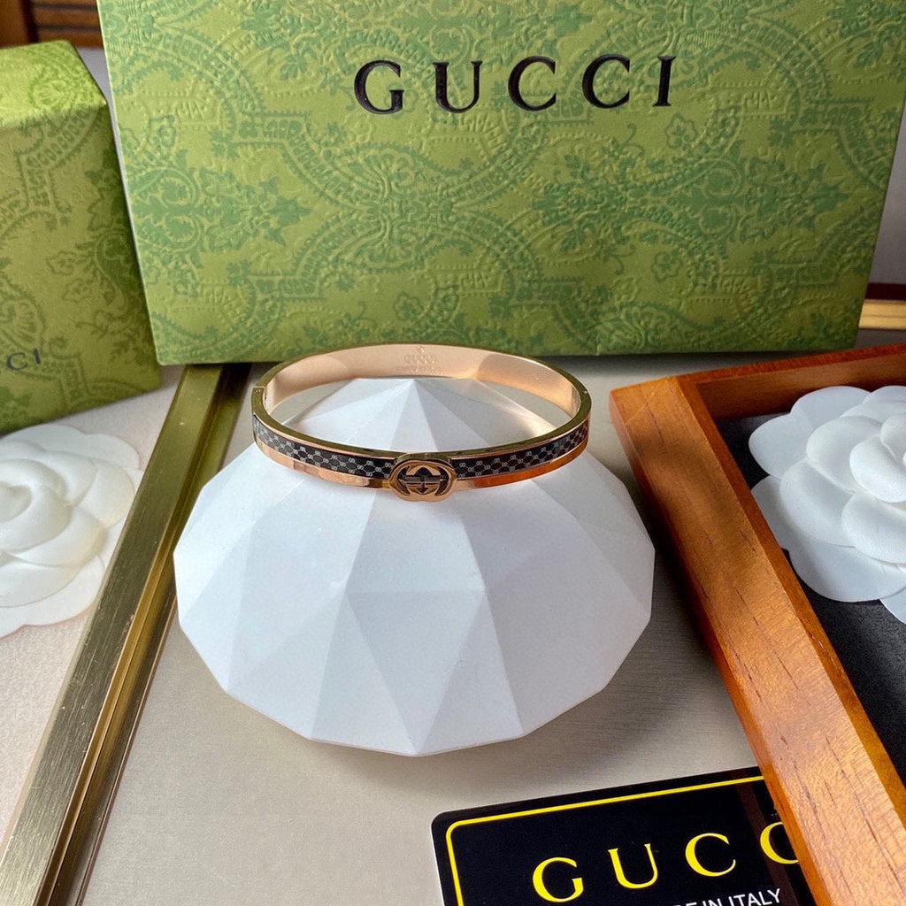 Gucci Double Vintage 18K Gold Bracelet