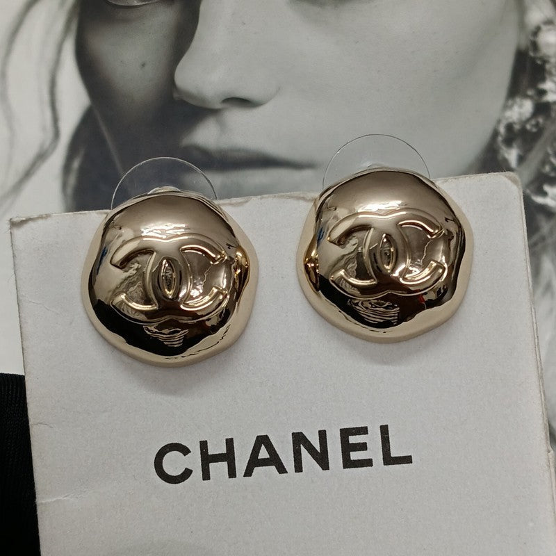 Chanel Gold Round 18K Gold Earrings