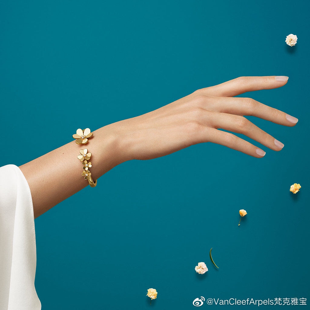 Frivole Seven Flowers 18K Gold Bracelet