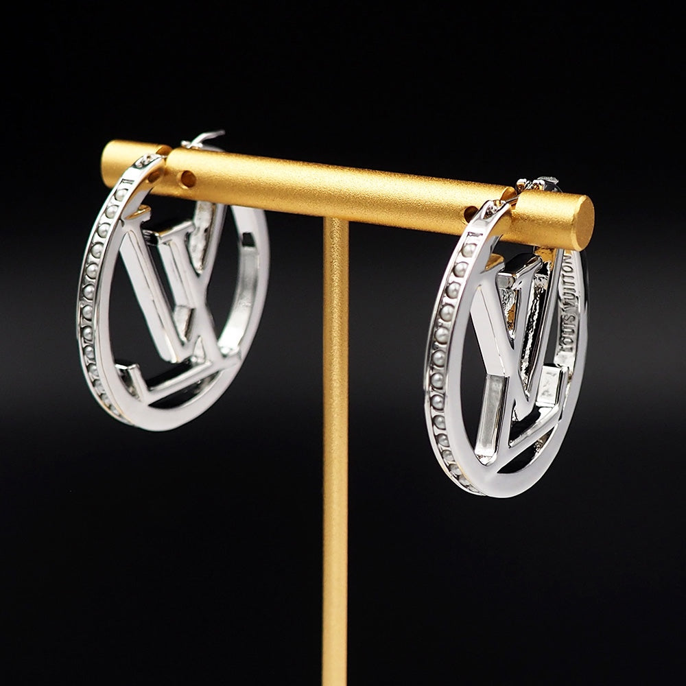 Louis Vuitton Louise Pearls 18K Gold Earrings