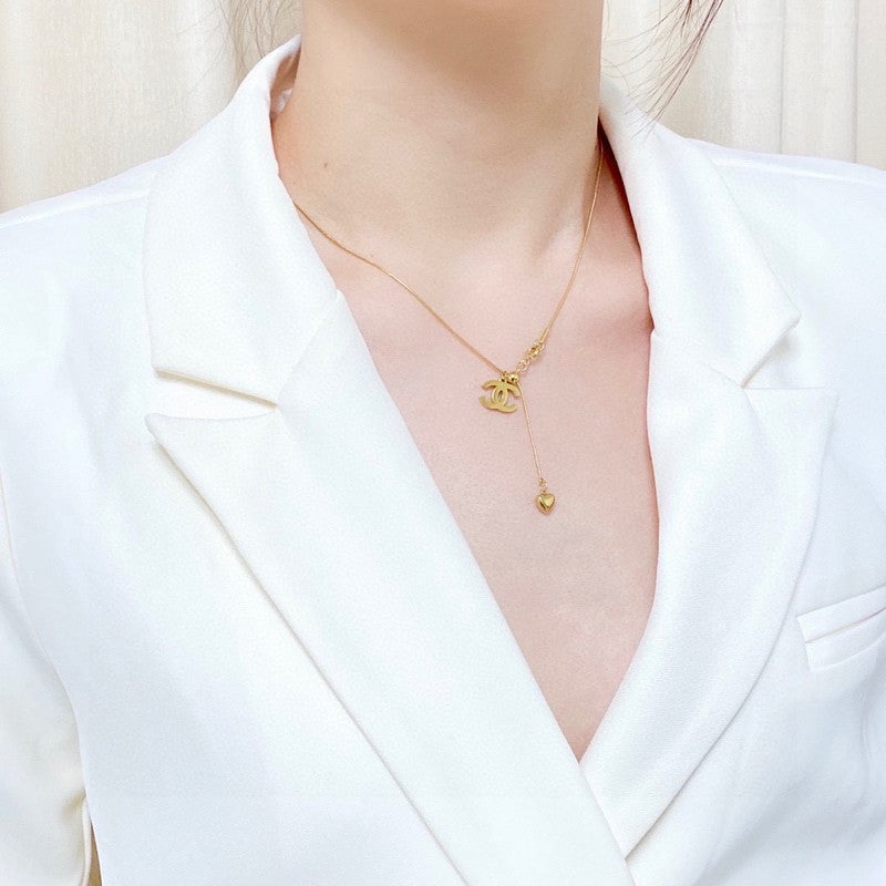Chanel Heart Pendant Gold 18K Gold Necklace