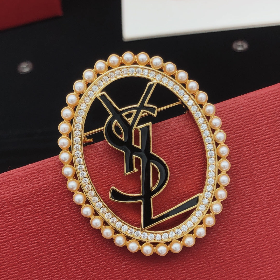 Oval Pearls 18K Gold Brooch