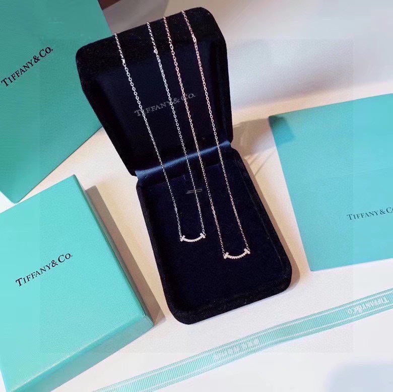 Tiffany Small Diamond Pendant 18K Gold Necklace