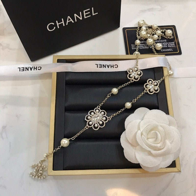 Chanel Flowers Pearl Long 18K Gold Necklace