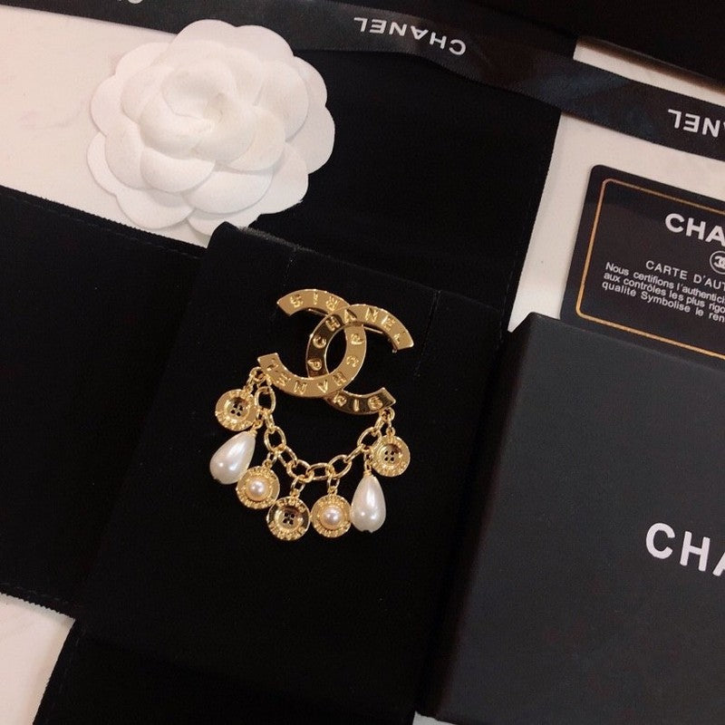 Chanel Pearl Pendant 18K Gold Brooch