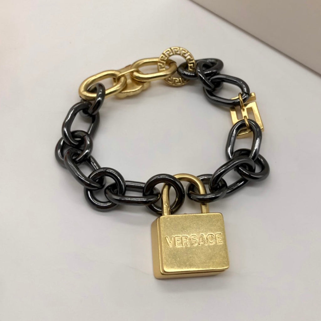 Celine Ver Chain 18K Gold Bracelet