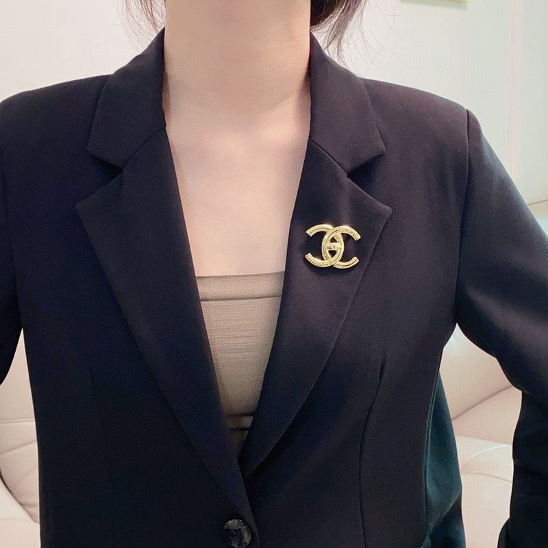 Chanel Paris Gold 18K Gold Brooch