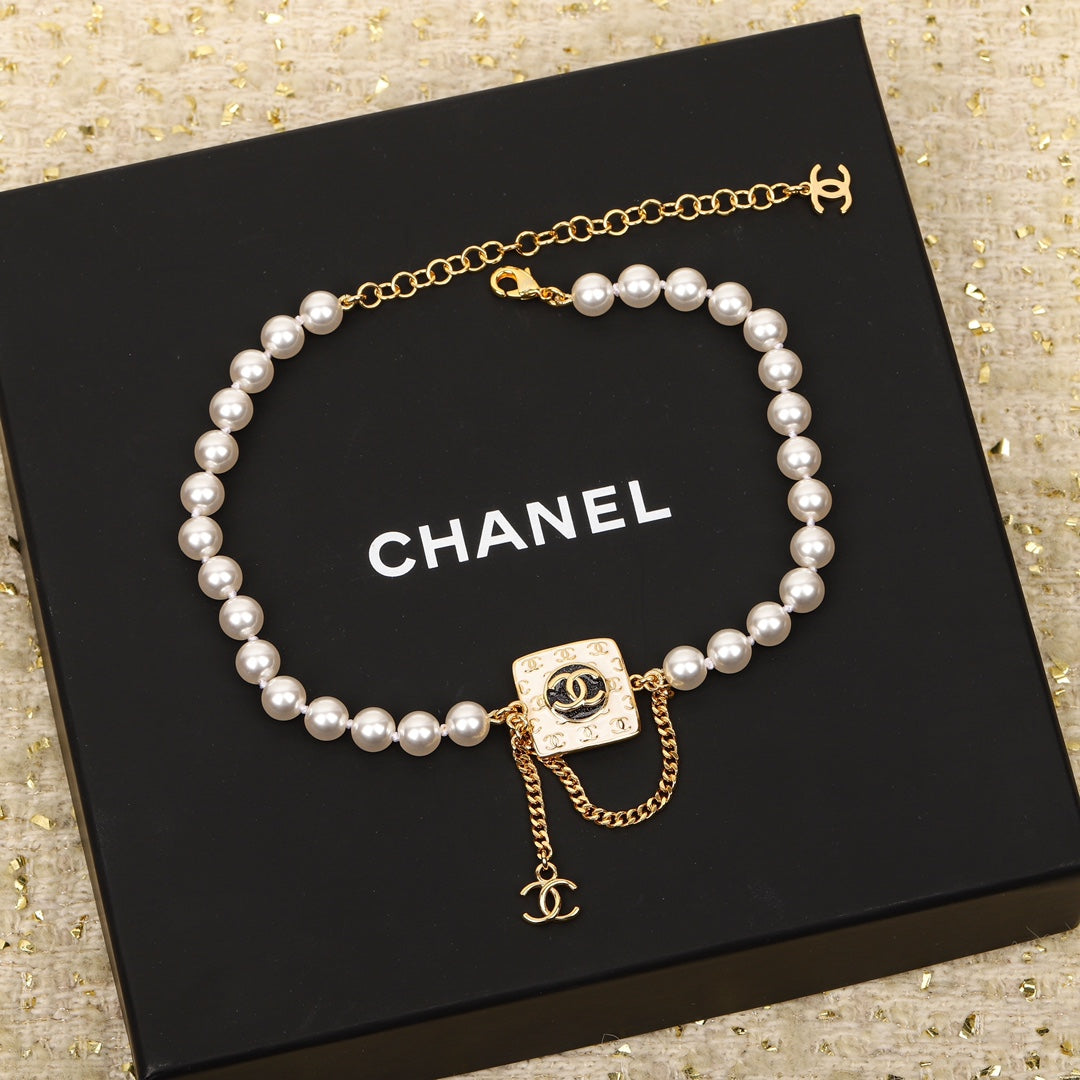 Chanel Pearls Choker 18K Gold Necklace