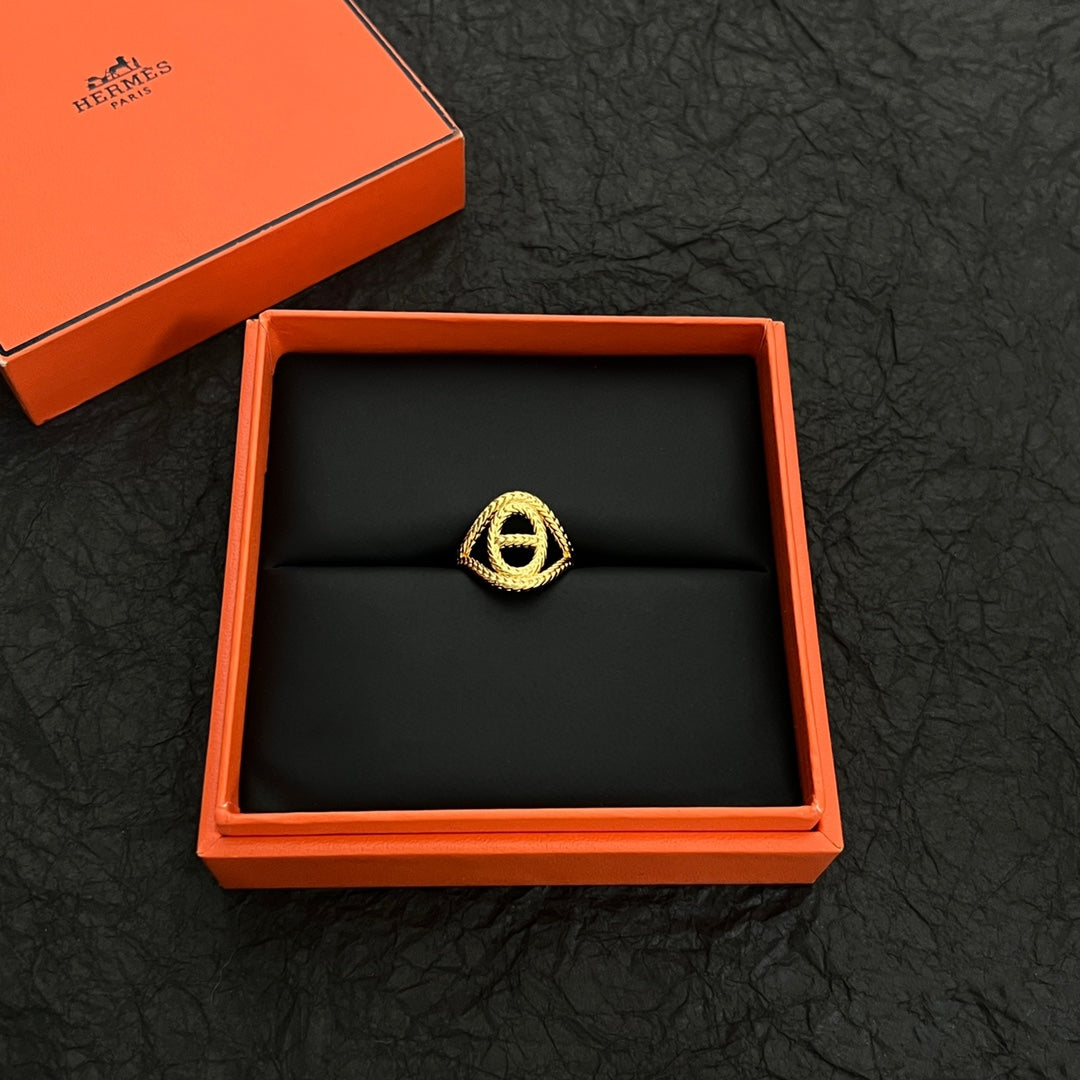 Hermes Chaine D'Ancre Danae Medium 18K Gold Ring