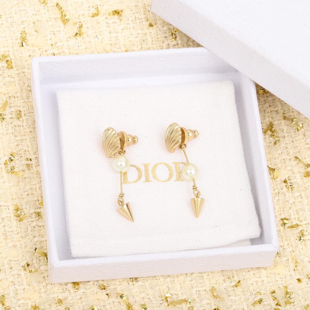 Dior Pearl Pendant 18K Gold Earrings