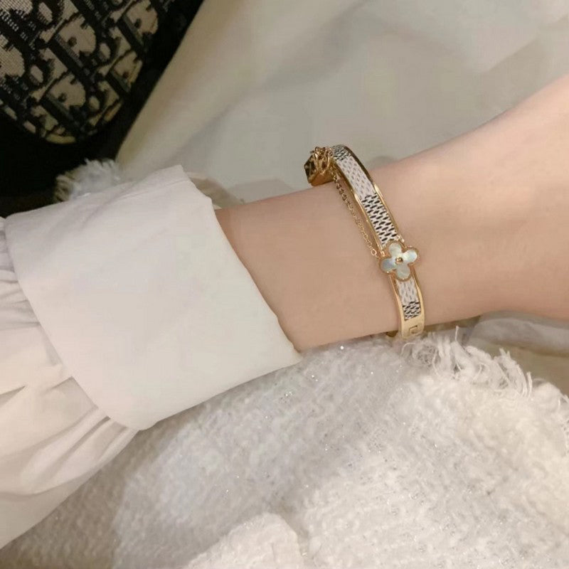 Louis Vuitton Blooming 18K Gold Bracelet