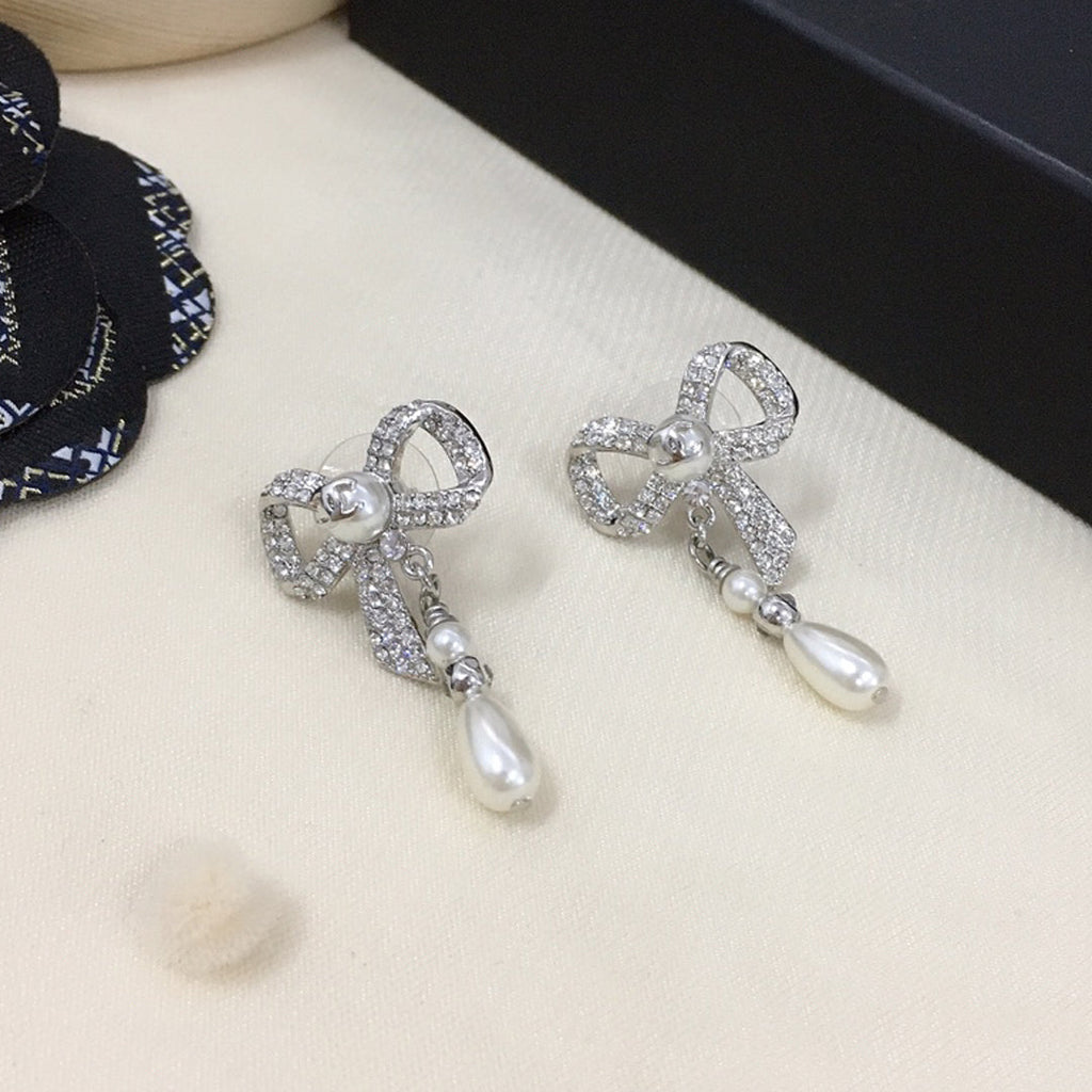 Chanel Bow Tie Diamonds 18K Gold Earrings