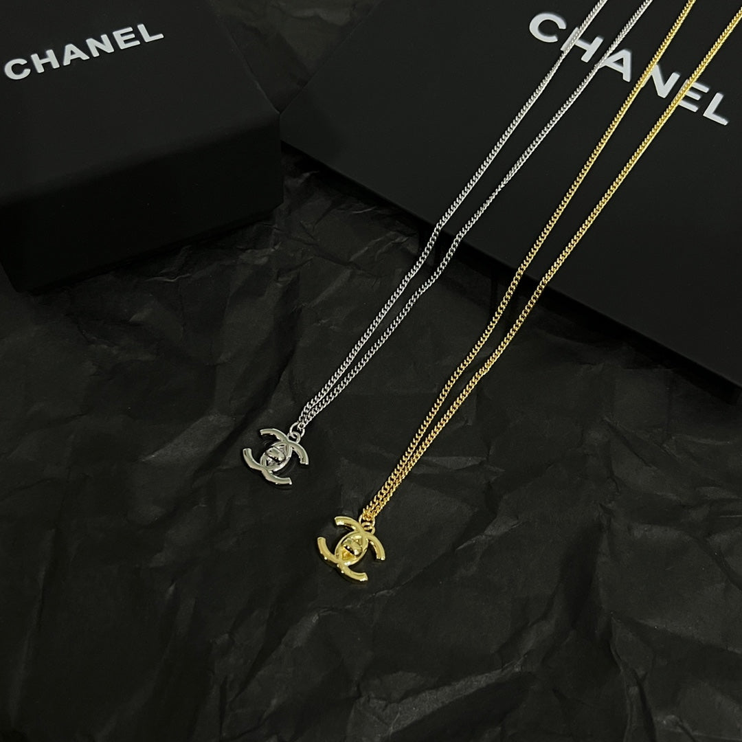 Chanel Vintage 18K Gold Necklace