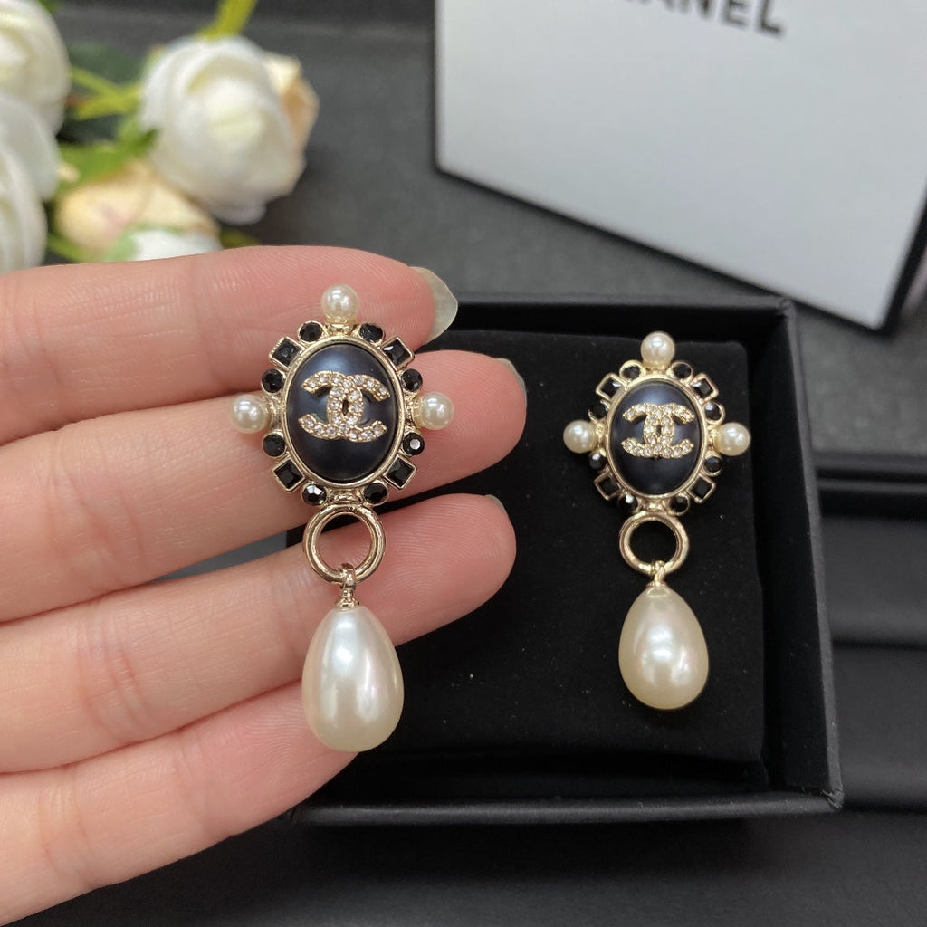 Chanel Pearl Pendant 18K Gold Earrings