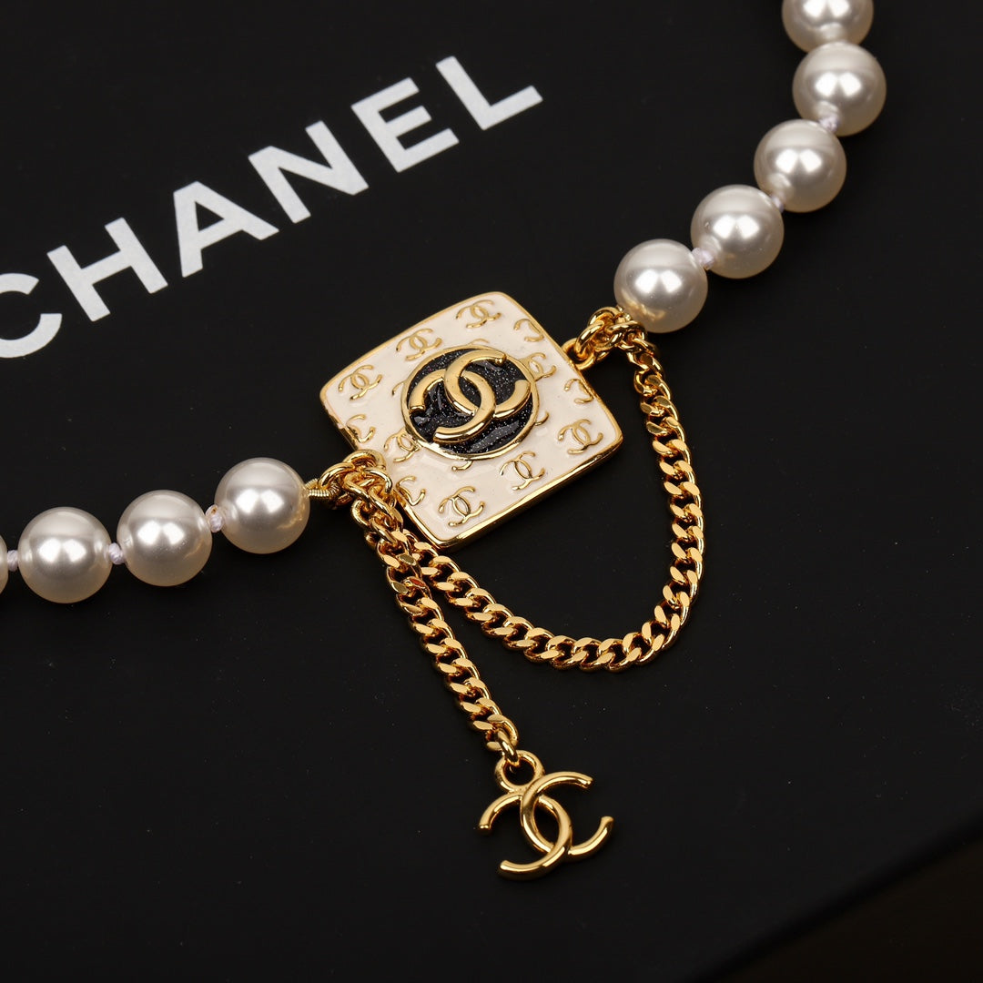 Chanel Pearls Choker 18K Gold Necklace