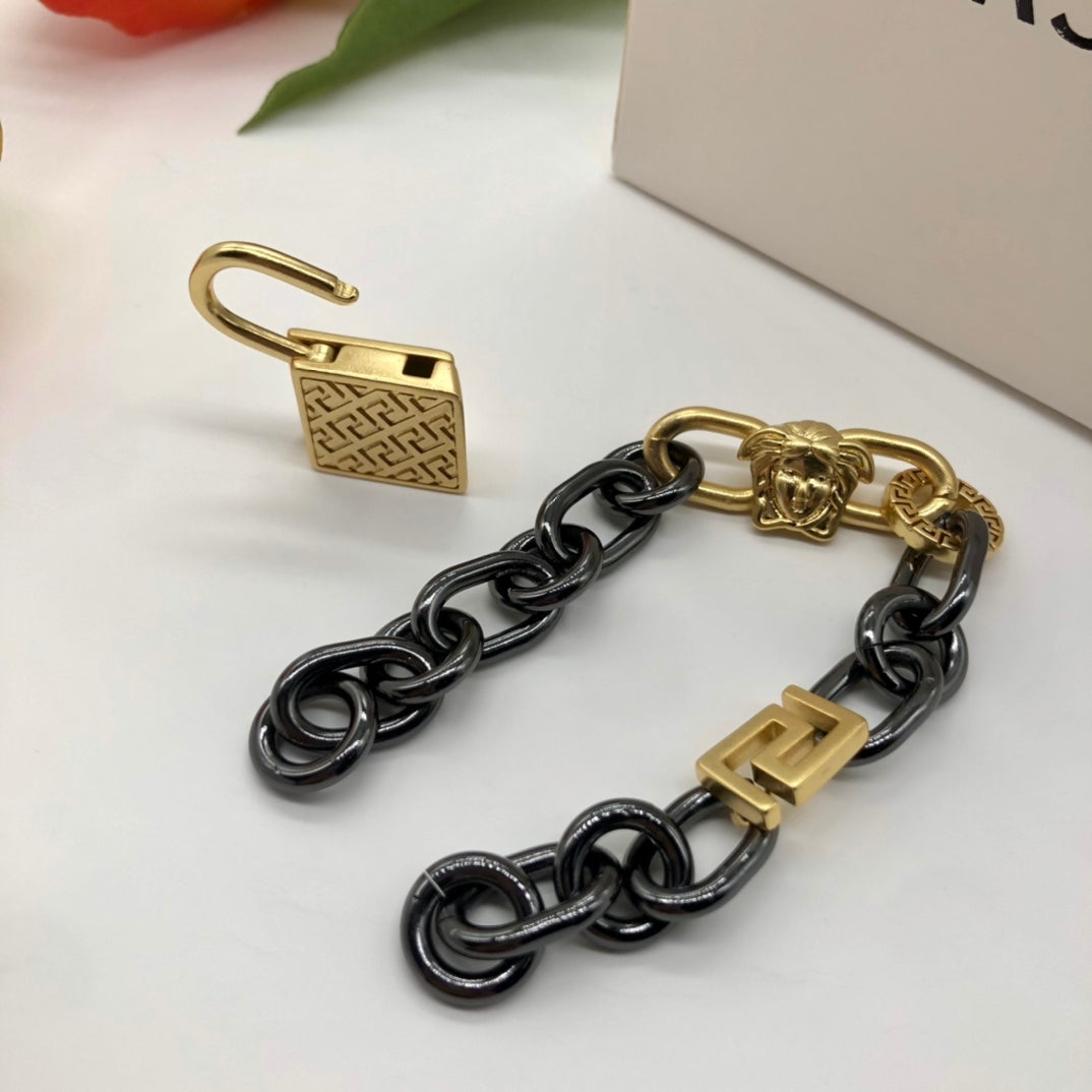 Celine Ver Chain 18K Gold Bracelet