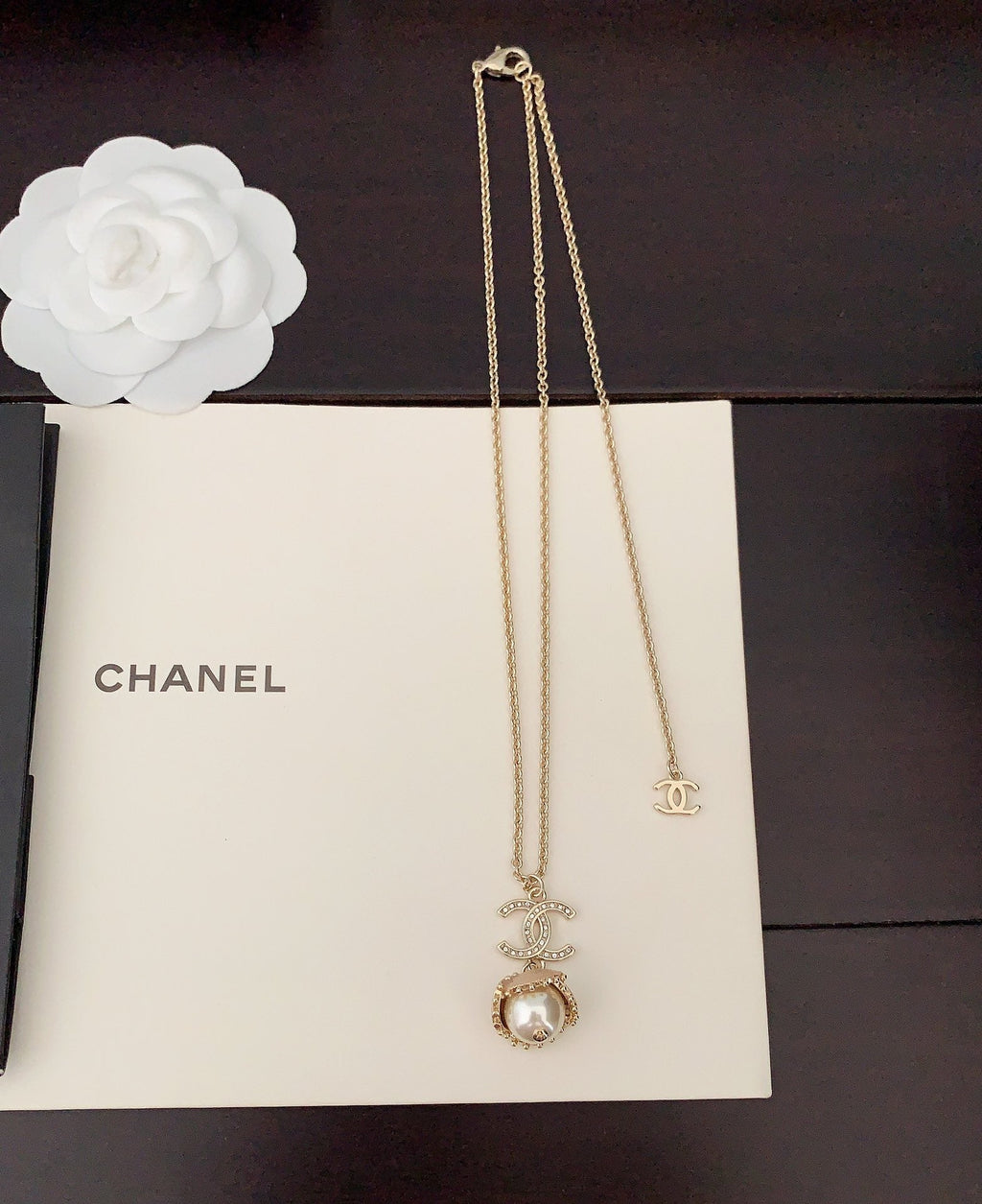Chanel Pearls Flower 18K Gold Necklace