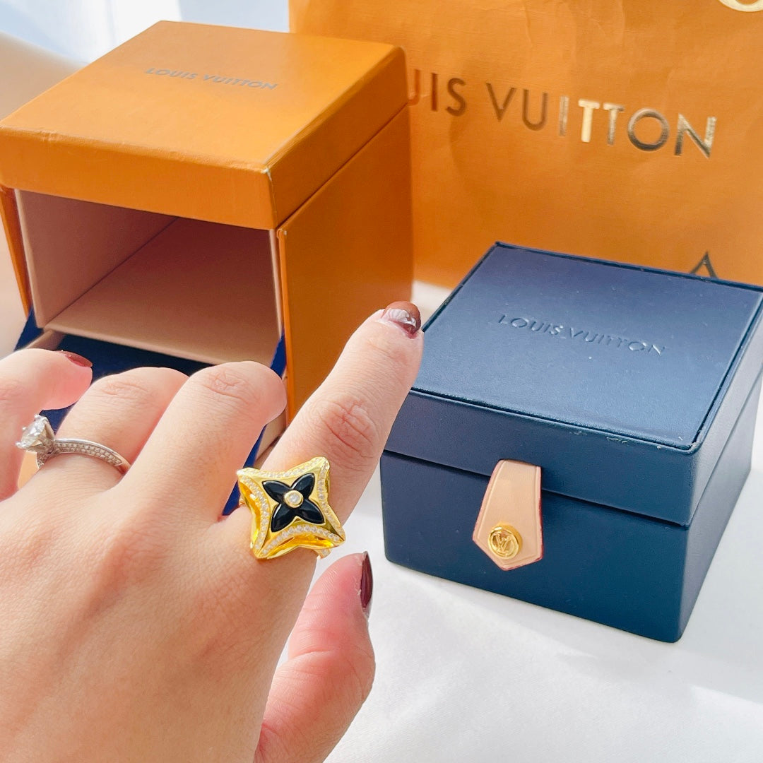 Louis Vuitton Ever Blossom 18K Gold Ring