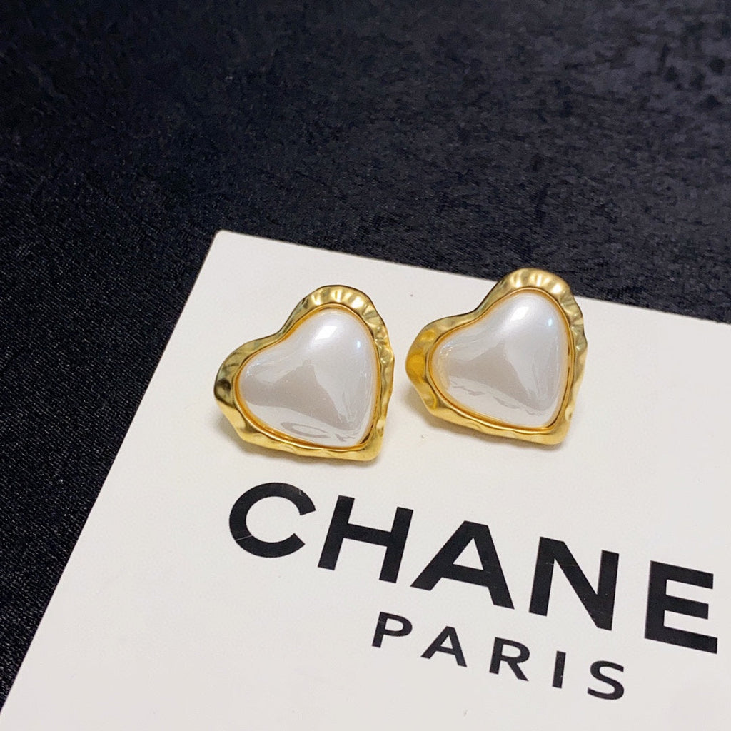 Chanel Heart Pearl 18K Gold Earrings
