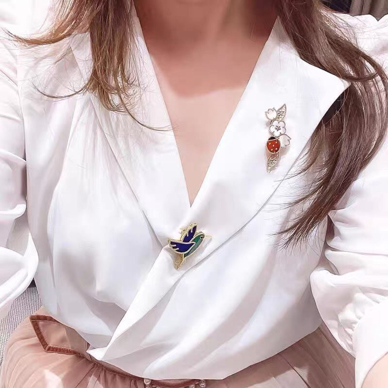 Lucky Spring Clip 18K Gold Brooch