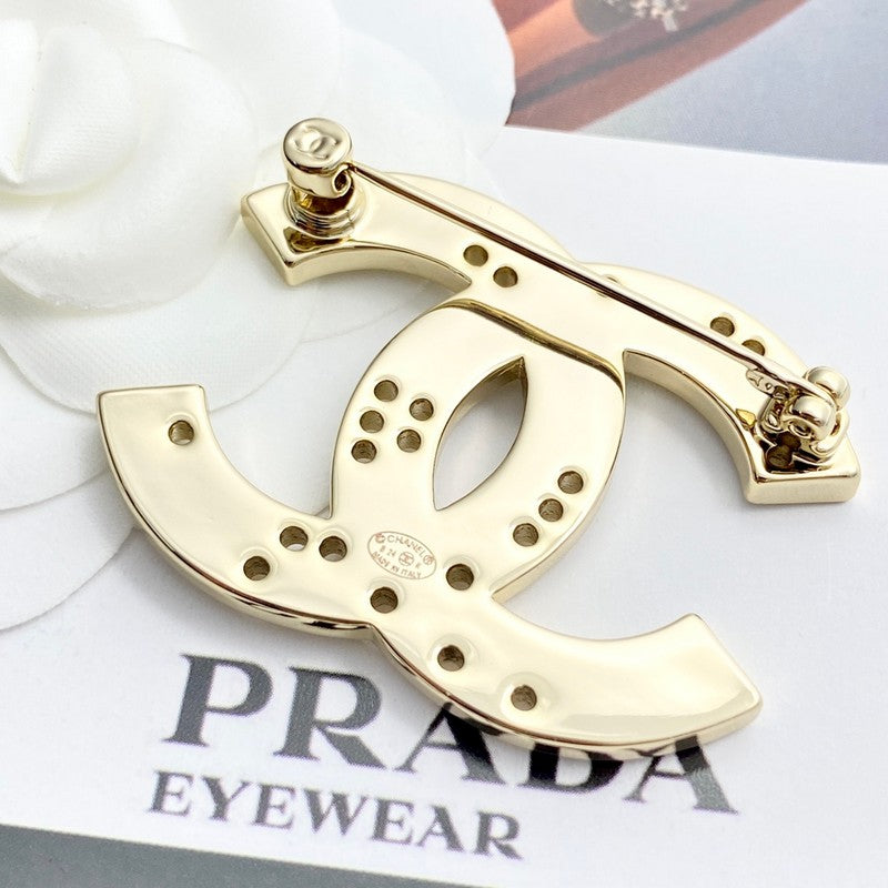 Chanel 24A Diamond Gold 18K Gold Brooch