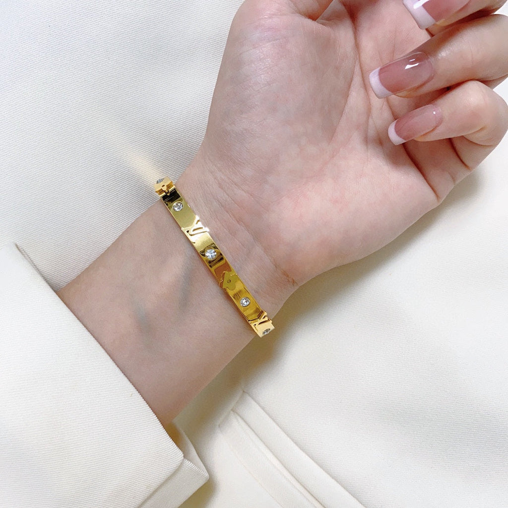 Louis Vuitton Diamonds 18K Gold Bracelet