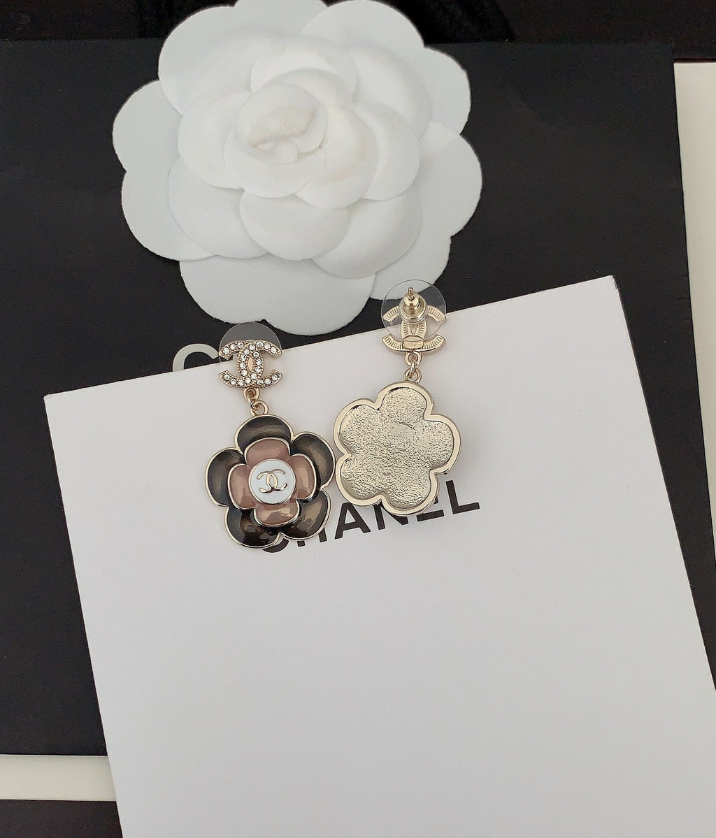 Chanel Flower Pendant 18K Gold Earrings