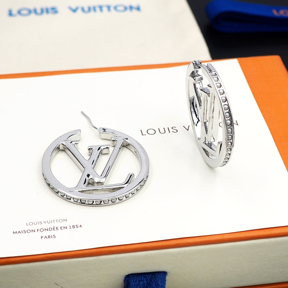 Louis Vuitton Louise Pearls 18K Gold Earrings