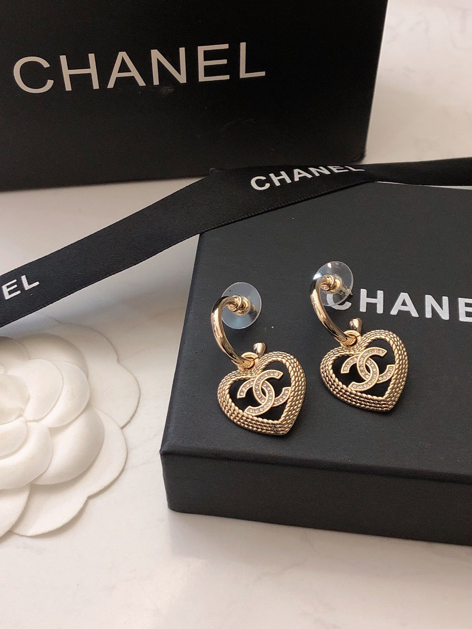 Chanel Heart Strass 18K Gold Earrings