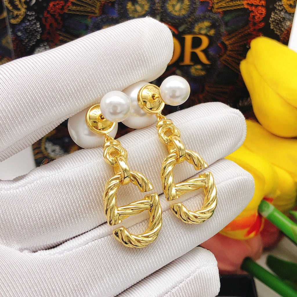 Dior 30 Montaigne Pearls 18K Gold Earrings