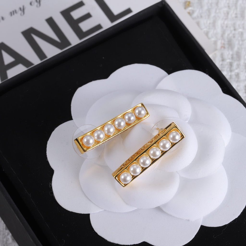 Chanel Pearls 18K Gold Earrings