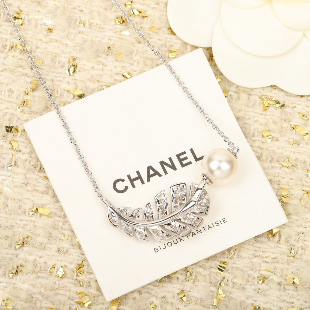 Chanel Plume De 18K Gold Necklace